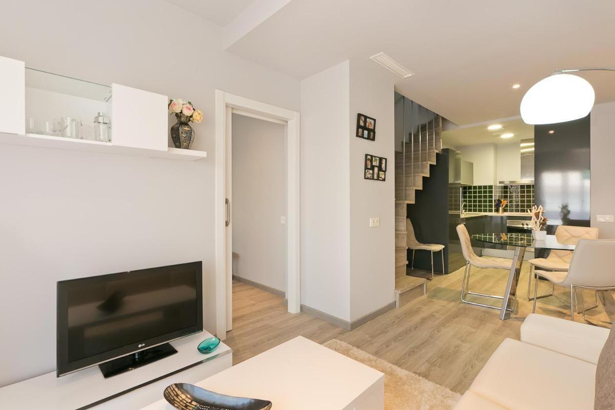 Estupendo Penthouse 2 , 1 Bano Wifi * Málaga